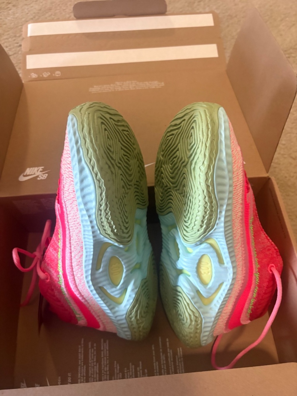 Nike basketball sneakers - Picture 2 of 5